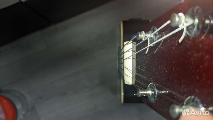 Акустическая гитара