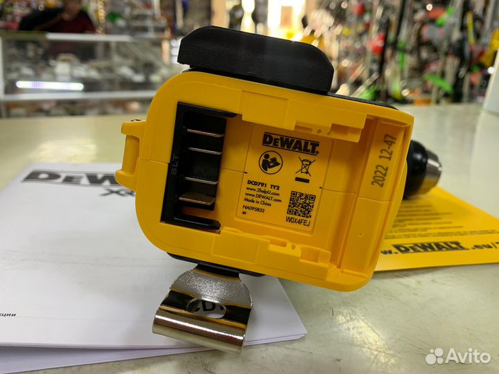 Шуруповерт dewalt DCD791N (70нМ) 18В без акб и зу