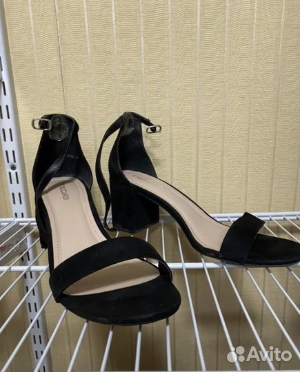 Босоножки черные t.taccardi 37