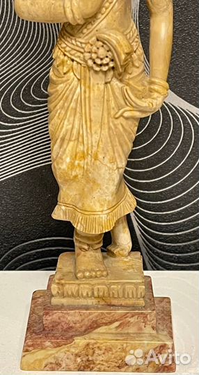 Апсара. Статуэтка из камня