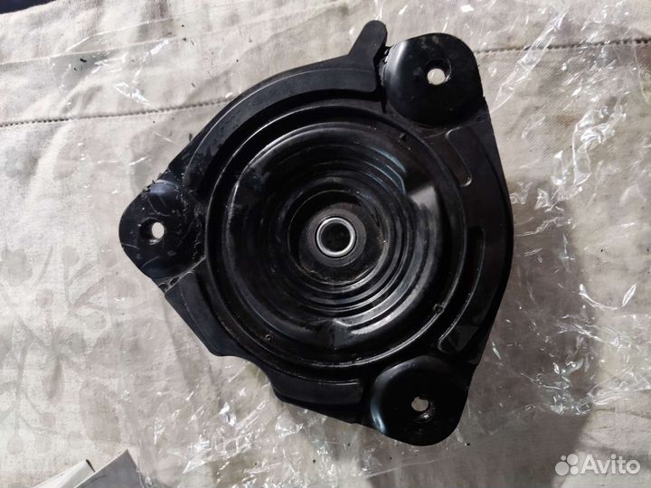 Опора передней стойки