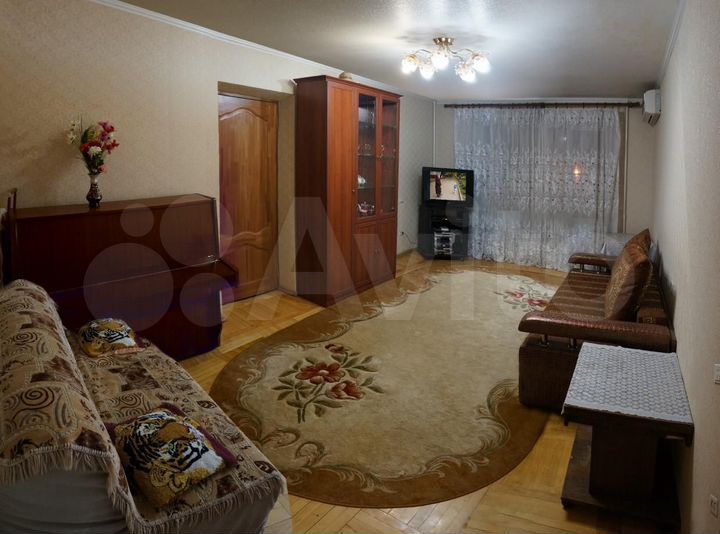 2-к. квартира, 65 м², 3/9 эт.