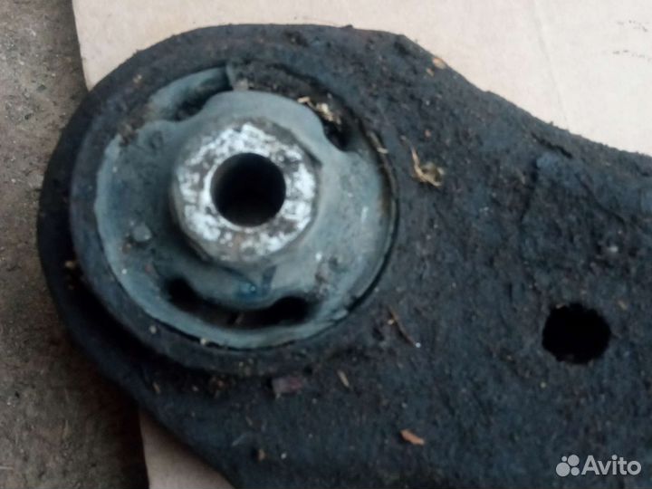 Рычаг передний правый нижний Volkswagen Golf 4