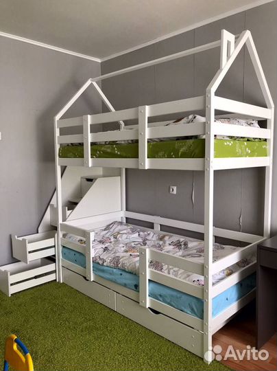 Детская двухъярусная кровать домик с комодом