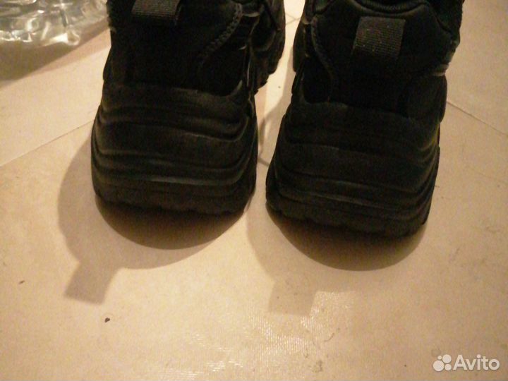 Кроссовки женские