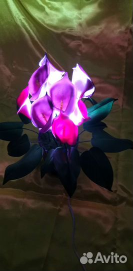 Горшочек цветов каллы. Светильник