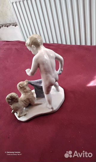 Форфоровая фигурка