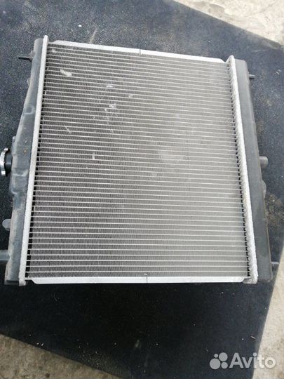 Радиатор двс Nissan March K12