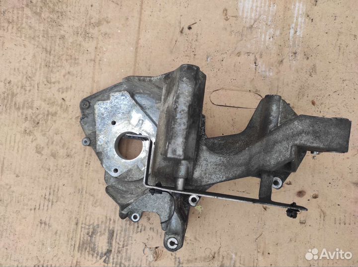 Кронштейн генератора 076145167 VW Crafter 2.5 TDI