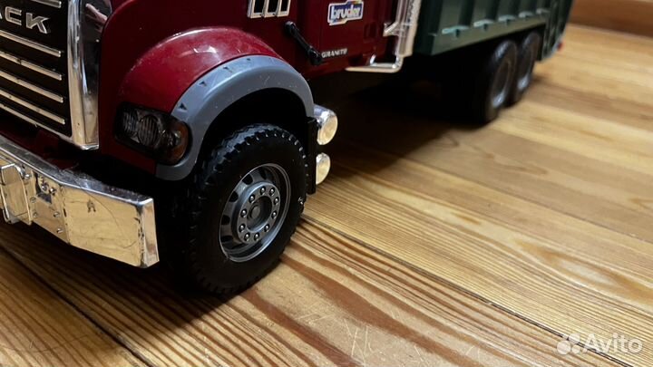 Мусоровоз bruder