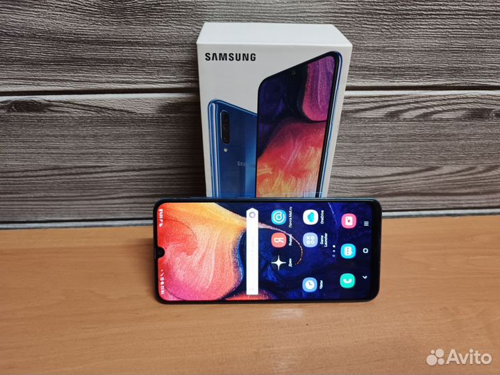 Samsung Galaxy A50, 4/64 ГБ