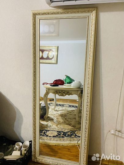 Зеркало настенное в раме