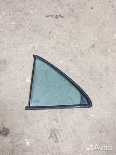 Форточка с уплотнителем Mercedes W210 левая