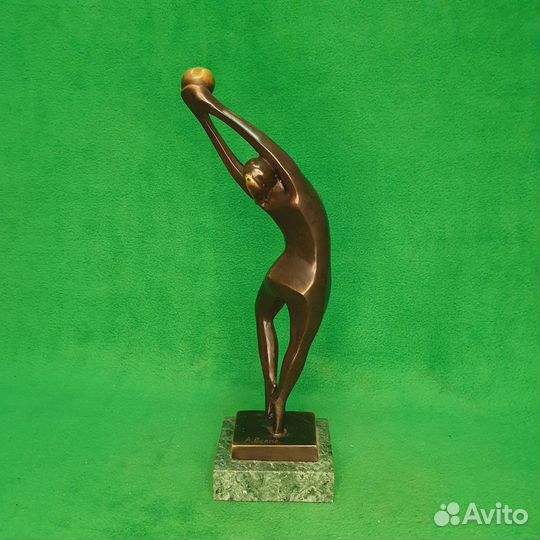 Бронзовая статуэтка Баскетболистка. Модерн. Спорт