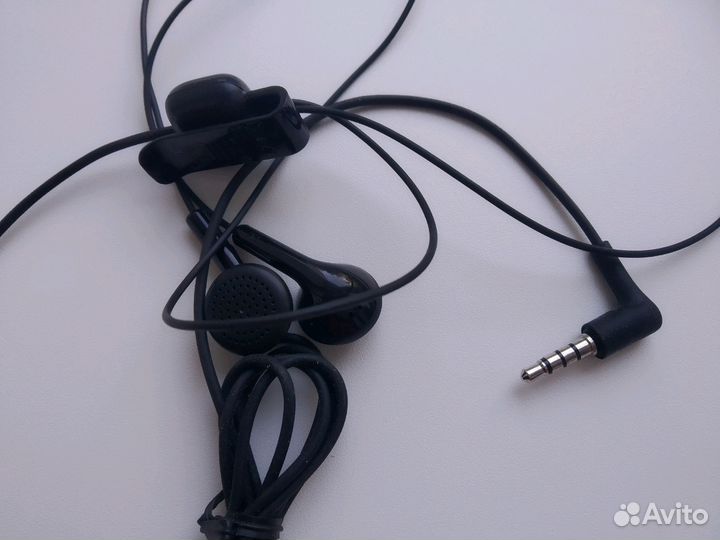 Зарядные устройства и наушники