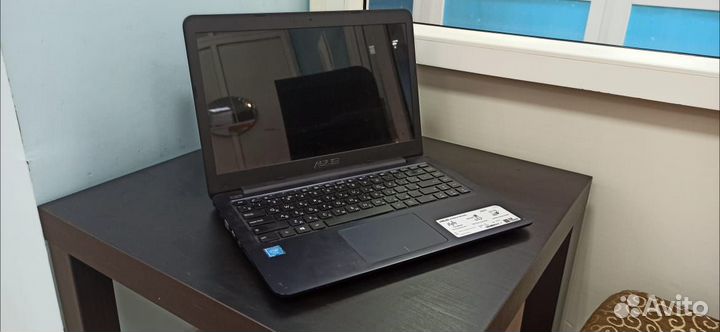 Asus VivoBook E402SA