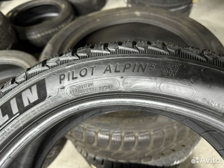 Michelin Pilot Alpin 5 235/45 R18 98V