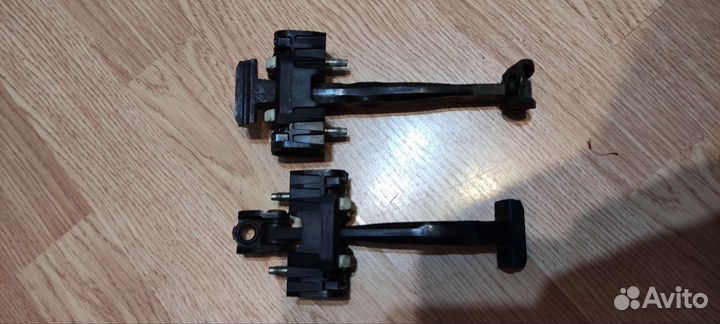 Запчасти водительской двери