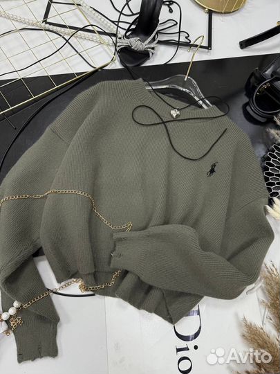 Стильный свитер женский