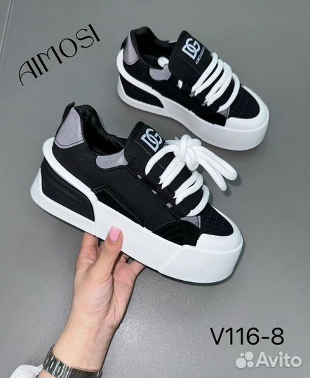 Кроссовки женские