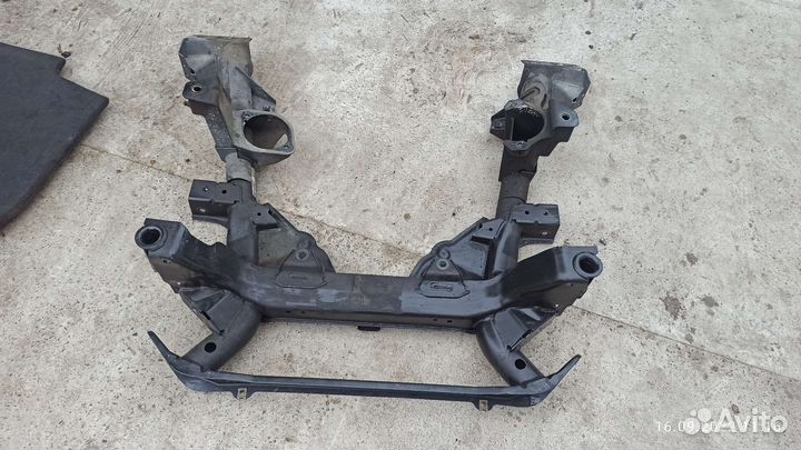 Передний подрамник BMW X3 E83