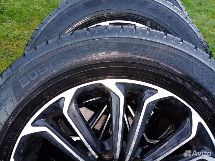 205 65 16с Nokian Hakka c2,диски R16 в сборе