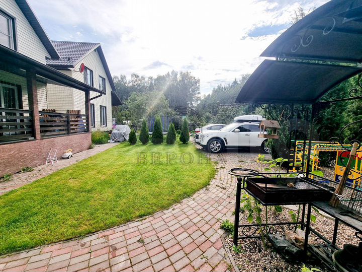 Дом 200 м² на участке 7,3 сот.