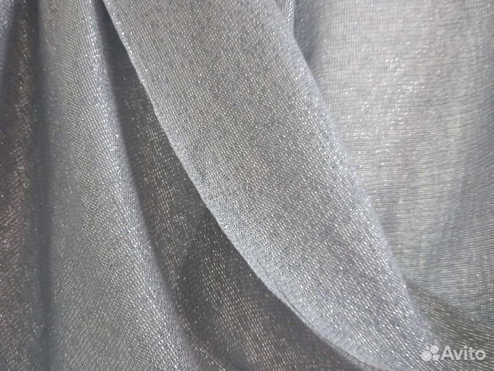 Серебристый палантин с бахромой