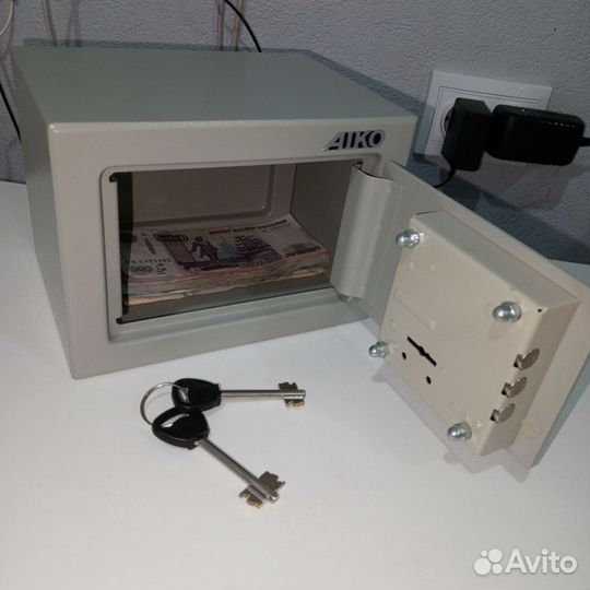 Сейф бу. без доставки, руки В руки