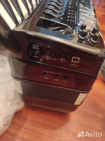 Аккордеон Roland 8 х,Италия,новый