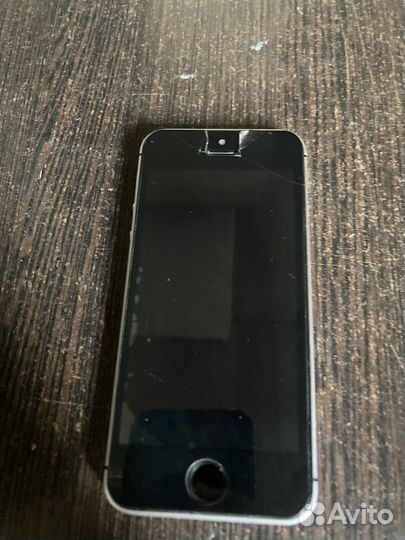 Телефон iPhone SE (2016)