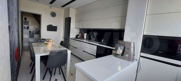 2-к. квартира, 58 м², 9/9 эт.