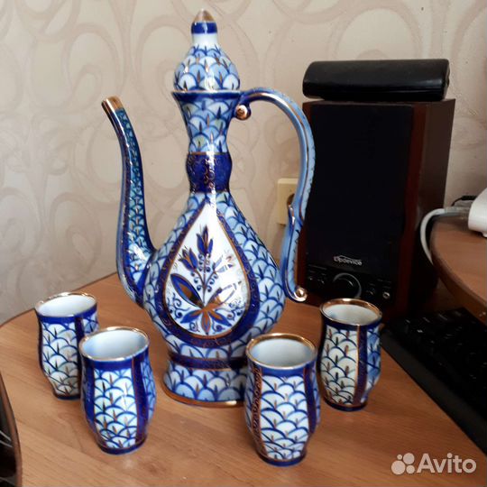 Фарфоровый графин с рюмками