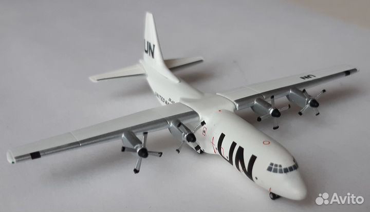 Модель самолета Lockheed L-100-30 