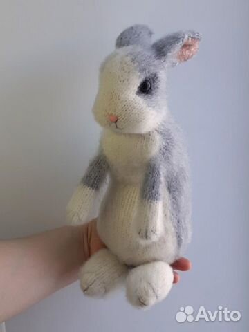 Серый кролик, вязаная мягкая игрушка