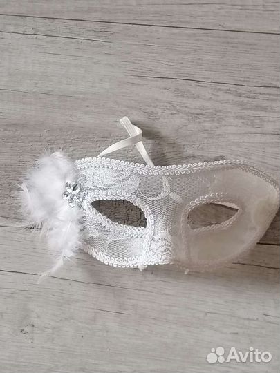 Маска маскарадная