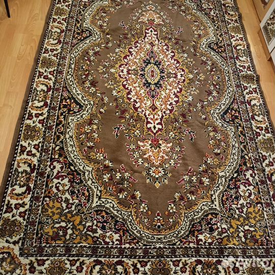 Ковер шерстяной размером 2,68*1,56 м