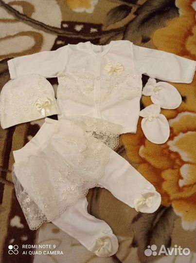 Комплект на выписку для девочки новый