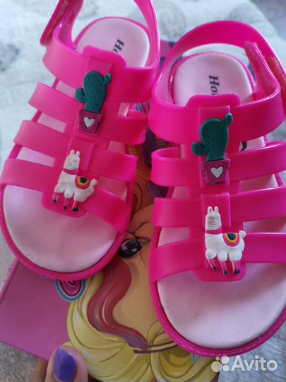 Розовые детские сандалии
