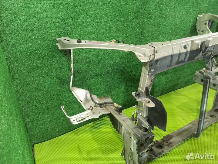 Рамка радиатора Toyota Noah