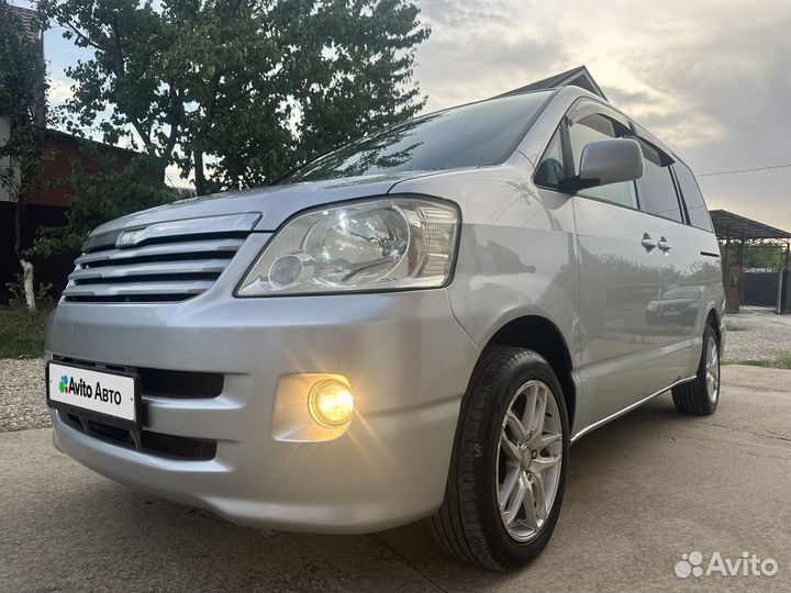 Toyota Noah 2.0 AT, 2002, 217 540 км