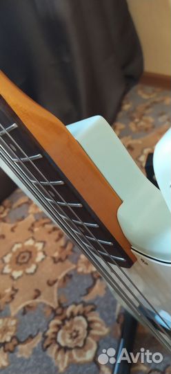 Бас гитара Squier Classic Vibe '60s