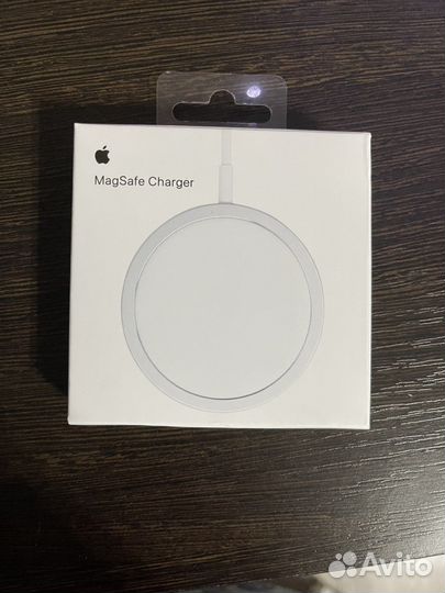 Зарядное устройство MagSafe Charder на iPhone