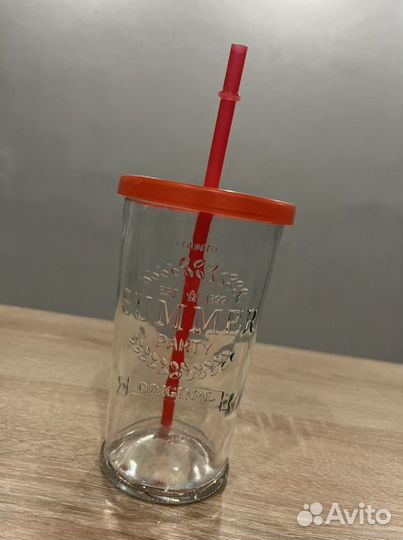 Стакан с трубочкой