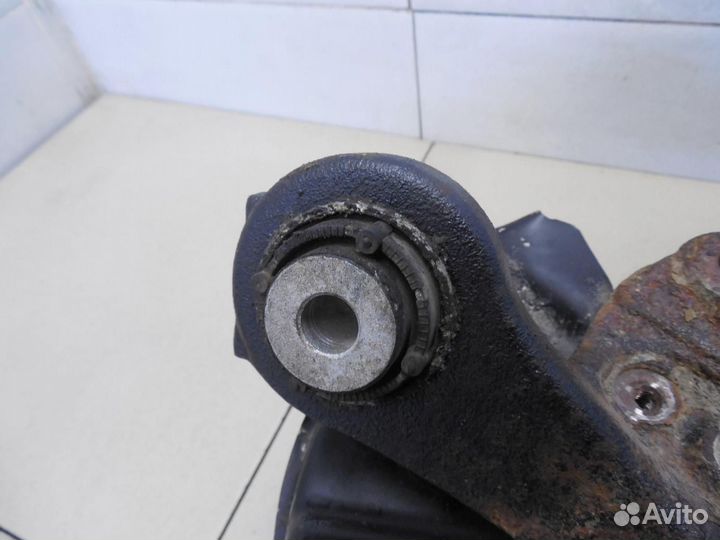 Кулак поворотный задний левый 1-серия E87/E81 2004