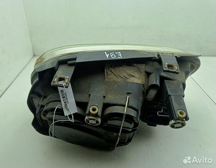 Фара левая Volkswagen Golf 4