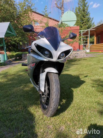 Yamaha R1