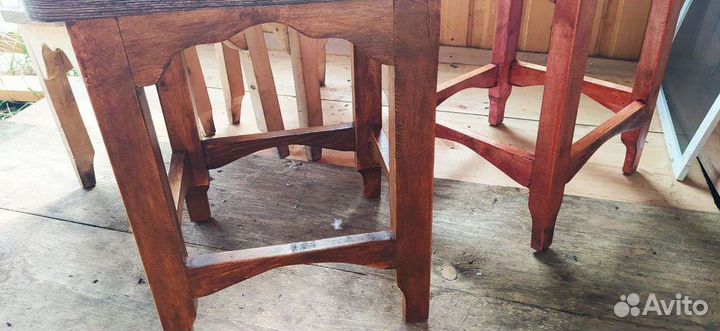 Табуретки большие и маленькие