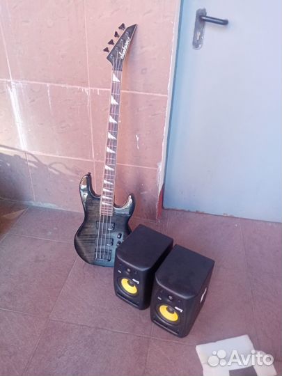 Бас гитара jackson