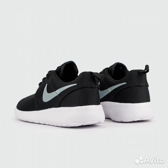 Кроссовки Nike Roshe Run Black / White